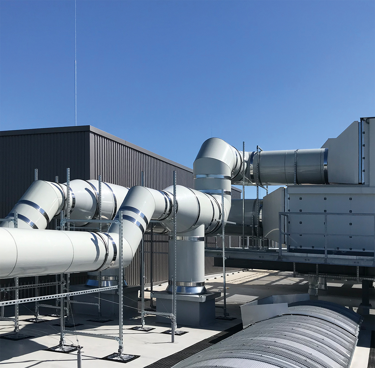 Pre-insulated Ventaflex air duct on a facade and roof.